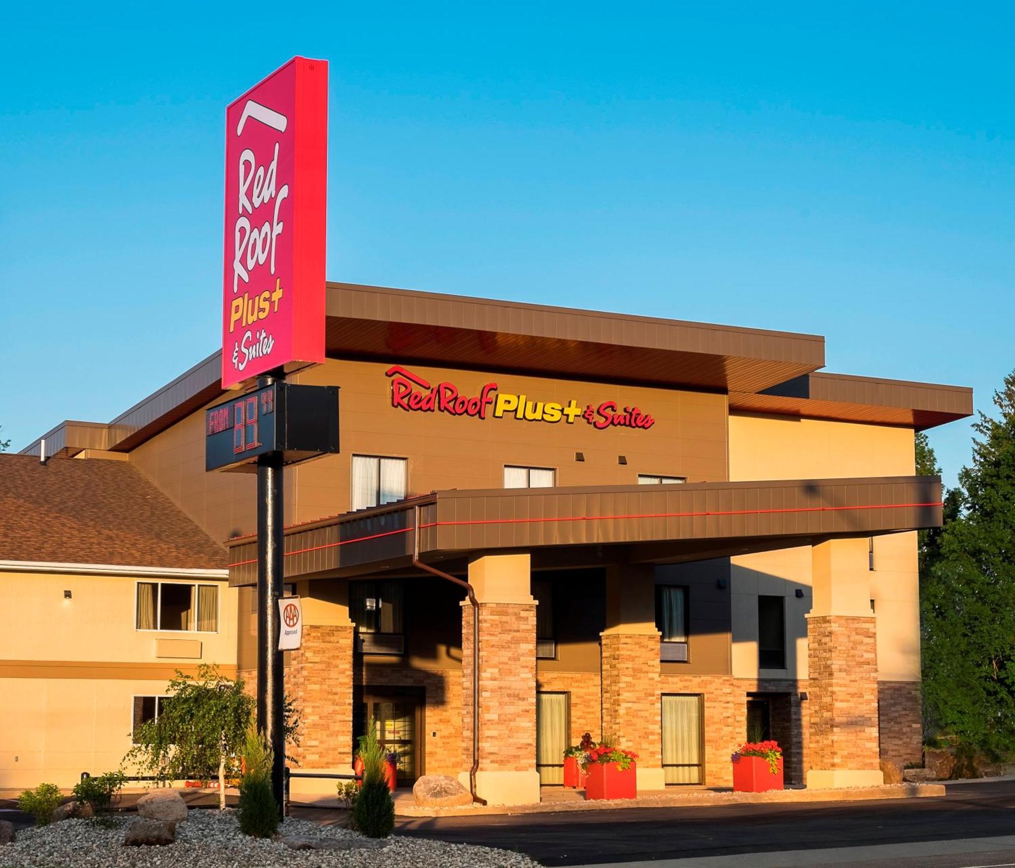 Red Roof Inn Plus+ & Suites Malone Exterior foto