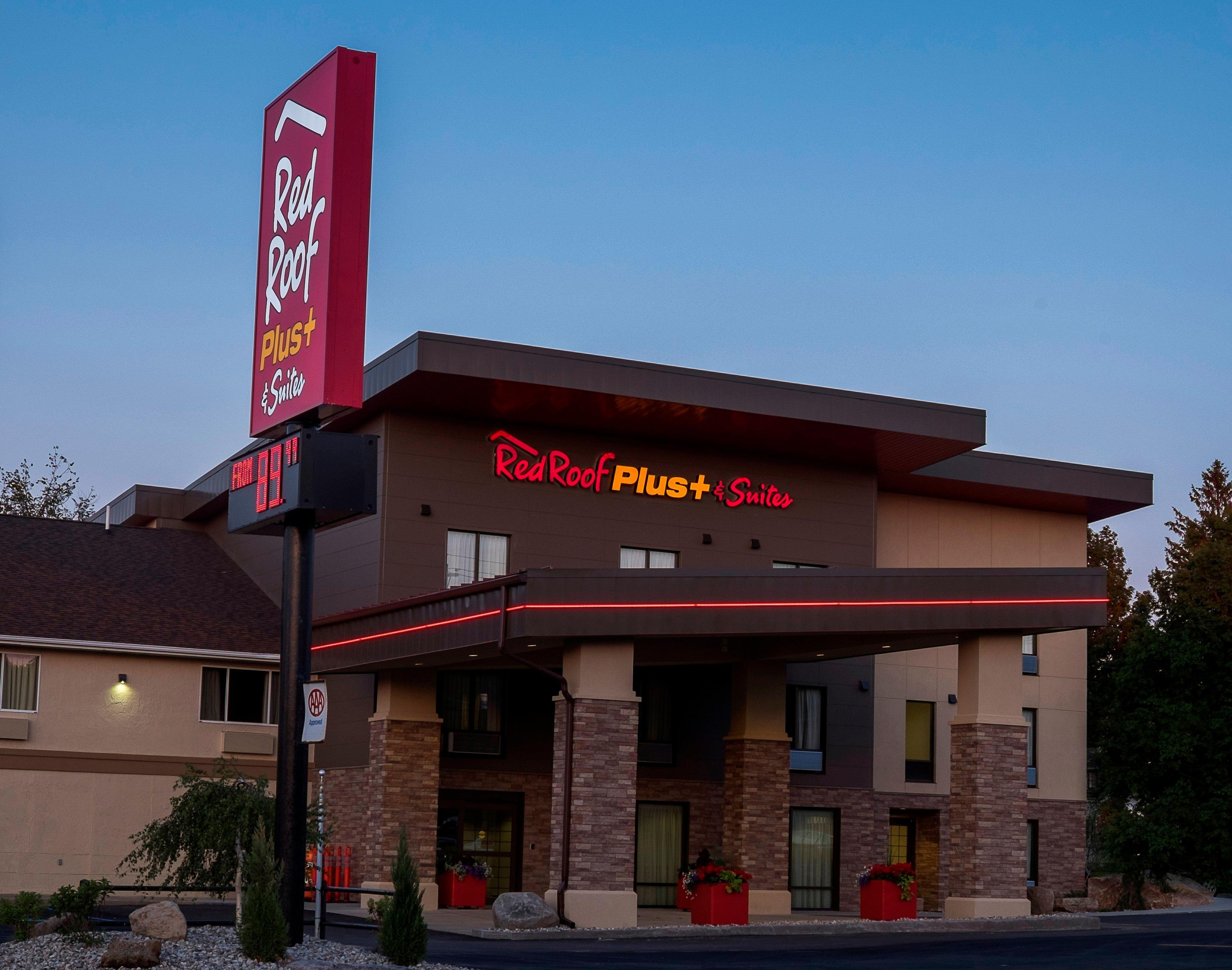 Red Roof Inn Plus+ & Suites Malone Exterior foto