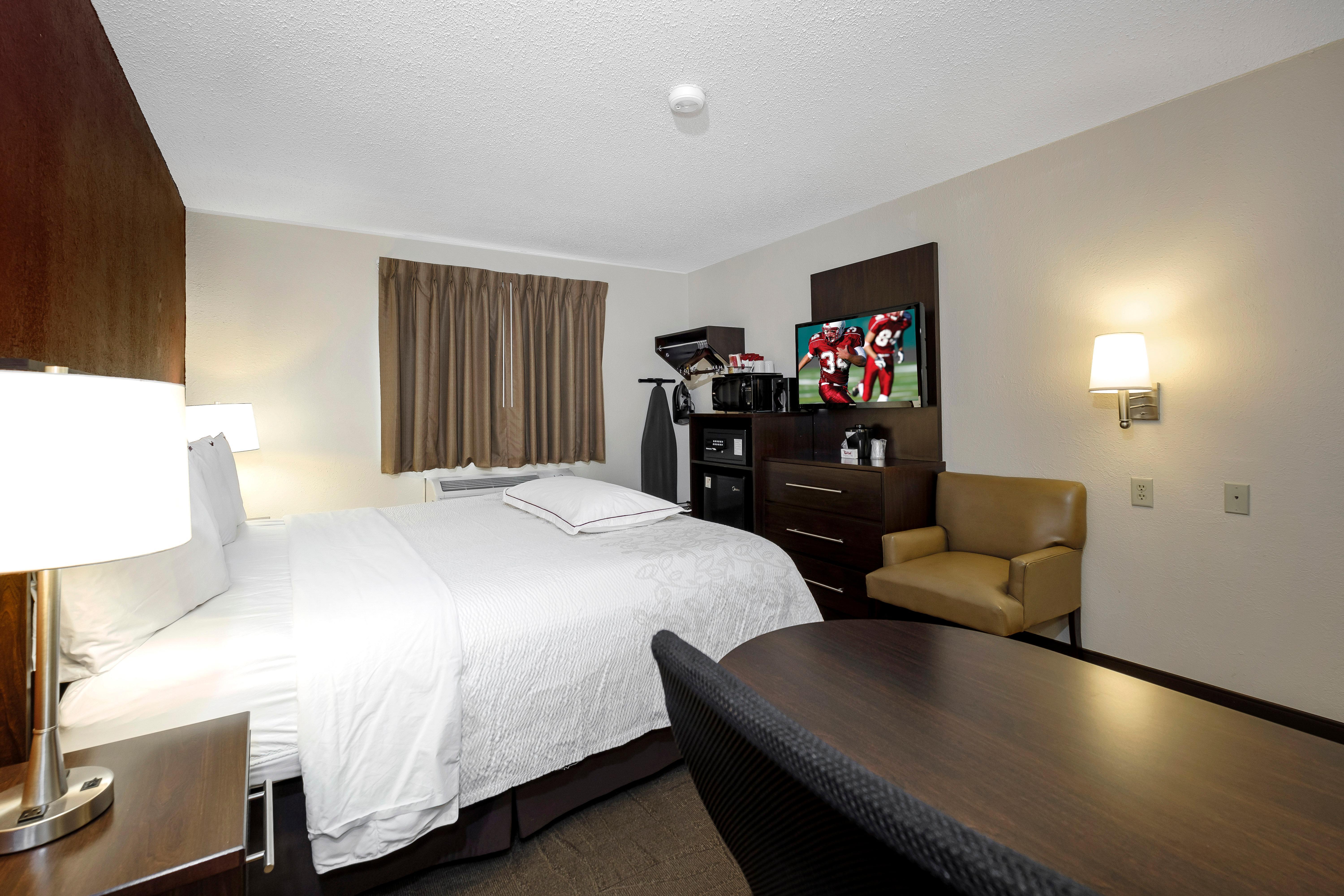 Red Roof Inn Plus+ & Suites Malone Exterior foto