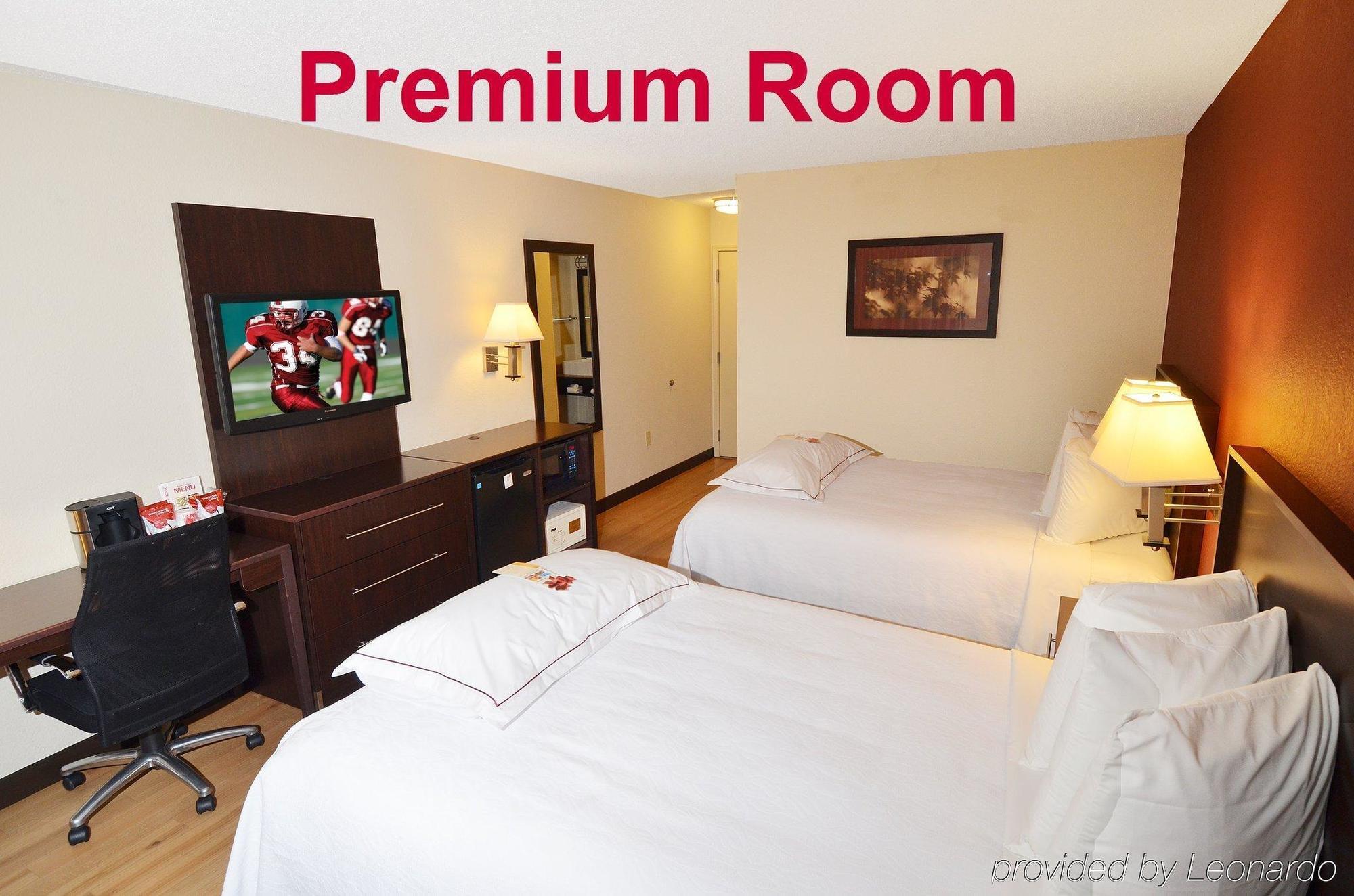 Red Roof Inn Plus+ & Suites Malone Exterior foto